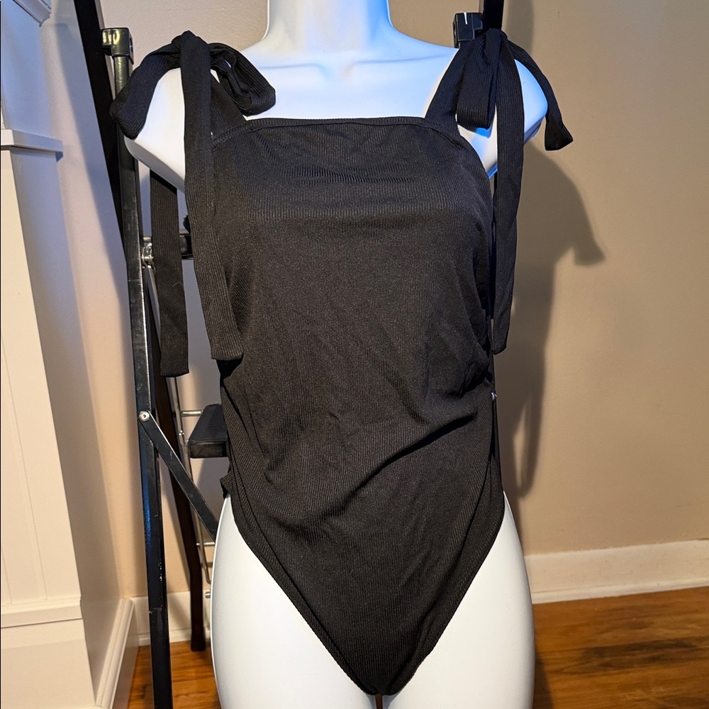 SHEIN Black Tie-Shoulder Square Neck Bodysuit